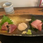 Gomyo No Mukai - 言うて1.000円なんで切身は小ぶりですあ。ホタテが良かったし魚卵の煮物なんて数年ぶりかも٩(ˊᗜˋ*)و