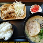 杉津パーキングエリア（上り） フードコート - 豚骨ラーメン唐揚げセット