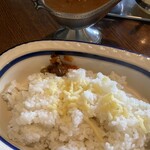 ボンディ - チーズONライスとポークカレー
