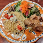 IL BRIGANTE - サラダ等の前菜、真鯛とチェリートマトのアーリオオーリオ スパゲッティ、豚肉の白ワイン煮込みジャガイモ添え