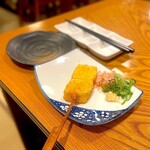 Kushikatsu Sakaba Nakanaka - とうふ串
                      期間限定のおすすめ串です。
                      薬味（しょうが・ねぎ・かつお節）をお好みで載せていただき、醤油をかけてお召し上がりいただくのがオススメです。
                      近々、定番メニュー入りする可能性大の一品です。