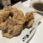 ザンギ 鳥正 - ソースとコショウを混ぜて頂きます（熱々で美味しい）