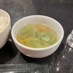 Wagyuu Yakiniku Nikusousaku Ushimasa Oomiyae Kimae Ten - スープ。美味し。