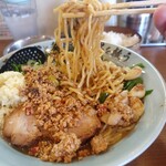 平田の哲二郎 - 麺リフトアップ