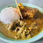 Spice curry mokuromi - 選べるカレープレート（ラムとレモングラスのキーマ（週替わりメニュー）、ポーク(レギュラーメニュー)）