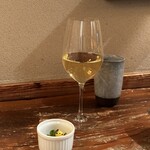 インド料理 想いの木 - 白ワイン、お水もご用意頂きました