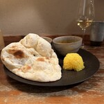 インド料理 想いの木 - ハーフカレー2種 & スモールナンとサフランライス