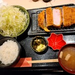 Tonkatsu Date - ロースのセット全景。豚汁は美味しかったです