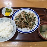 王蘭食堂 - 料理写真:レバニラ炒め定食　800円