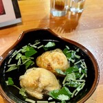 粉家こん吉堂 - 出汁に浸けて食べる