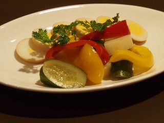 BEER PADDY FUKUOKA - 自家製彩り野菜と卵のピクルス　ビールにぴったり☆