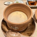 鮨 はしもと - 三重蛤の茶碗蒸し　火入れしても固くない蛤　豆乳と黒胡椒でクラムチャウダー風で美味しい！
