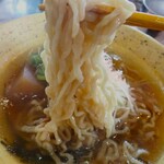 沖縄そば パパイヤとスブイ - 縮れ中太麺