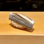 鮨 はしもと - まずは小肌から！　締め具合　身の柔らかさと舎利のバランスが最高！