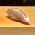 鮨 はしもと - 春子鯛昆布締め　フワリと甘味が口の中に広がる幸せ