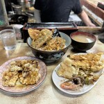 豊野丼 - 鮪天丼¥1200、鰯¥600、味噌汁¥100