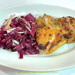 ガストロノミア ヨシ - 【ローストチキンに赤キャベツ添え】