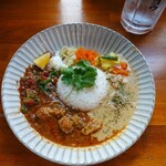 238937302 - 3種類の合いがけカレープレート