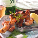 八金 - 料理写真:炭火鶏　骨付きもも　親