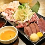 豚小家 - 2014.1 もつ刺し5点盛り（1,200円）手前から豚のレバ、ハツ、タン、リンゲル、ガツ