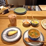 238940919 - ビジュアルが最高なタコス「チレ・レジェーノ」。豆スープ。