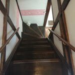 Wausagi - 階段は狭くて急
