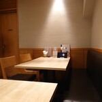 Ootoya - 店内入って右奥のテーブル席。