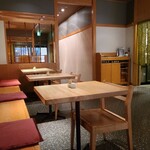 小松庵総本家 丸の内オアゾ店 - 清潔感ある店内