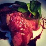 食酒 蔵 - 充実したワインには鴨ロースのソテー
