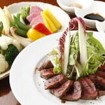 食酒 蔵 - 人気ＮＯ.１とＮＯ.２の温野菜盛合せと、和牛イチボのステーキ。