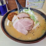 Momotarou - 辛みそラーメン＋トッピングチャーシュー２枚