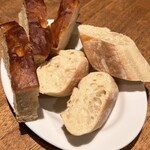 Trattoria DUE - フォカッチャとバケット