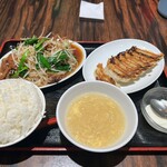 珉珉 - レバニラ定食¥880追加で餃子¥300-