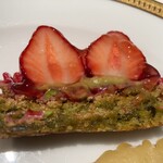 アピシウス - とちおとめとピスタチオのダコワーズ