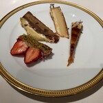 アピシウス - 私のデザート（極限まで薄くカットして頂いたので見映えしないのは私のせいです