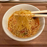 新富良野プリンスホテル - この麺はかなり幅広いタイプのスープに対応しています