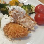 キッチン ブルー グローブ - ２つ目のコロッケハーフ