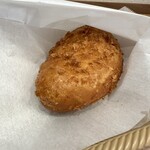 ベーカリーカフェクラウン - とろっとジューシーカレーパン（220円）