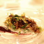 アロマフレスカ - 豚すね肉と蕗の薹のピーチ、スパイス風味の赤ワインソース　(2014/01)
