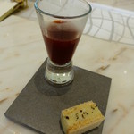 ビーツ（左上）とタラのカルド（右下）