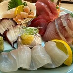 Asakusa Sushi Ei - お刺身盛り合わせ