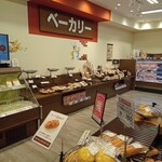 焼き立てパン工房 - 店内