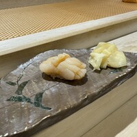 意気な寿し処阿部 広尾別館 - 帆立