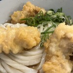 おにやんま - ▪️冷とり天うどん(並)¥520
　※温かいうどんも冷たいうどんも
　　基本的に同じ価格です。