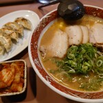 らー麺 スミイチ - 味噌チャシュ麺&しそ餃子&キムチ♪