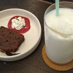 Cafe Room - プレーンラッシー＆デザート