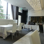 クイントカント - スッキリ、明るい店内ですね！