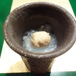 野嵯和 - 中は「のれそれ」（穴子の稚魚）のカシュナッツ醤油ペーストのせ、燻しオリーブオイルかけ！と言う凝った料理でした