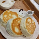 ココミイル - 一番シンプルなパンケーキ+生クリームトッピング