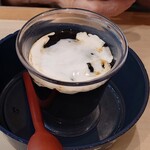 はま寿司 - コーヒーゼリーにミルク投入